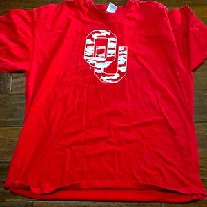Oklahoma Sooner, OU, Burgundy short sleeve T-shirt 2 XL, camo logo